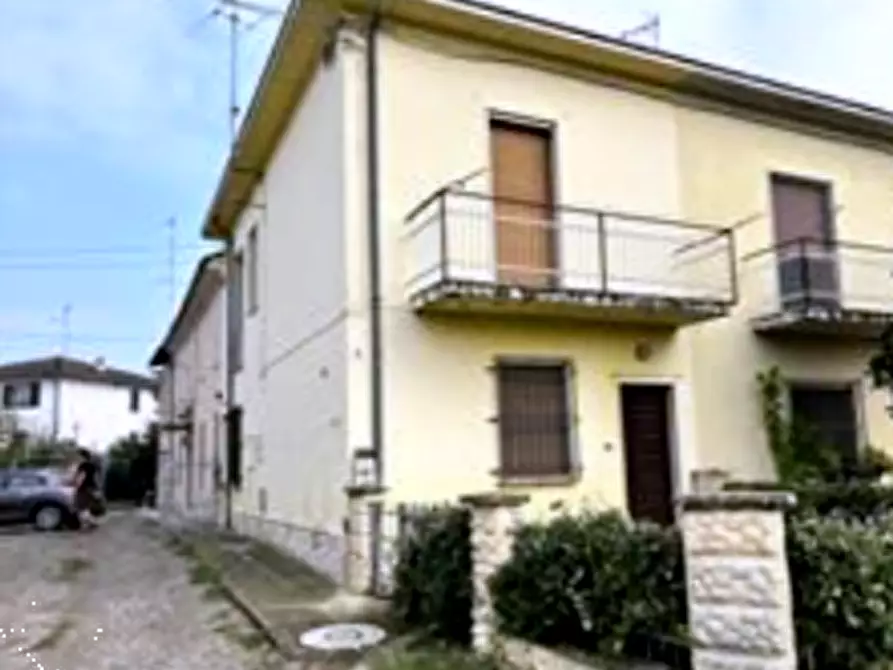 casa indipendente in vendita a Castelvetro Piacentino