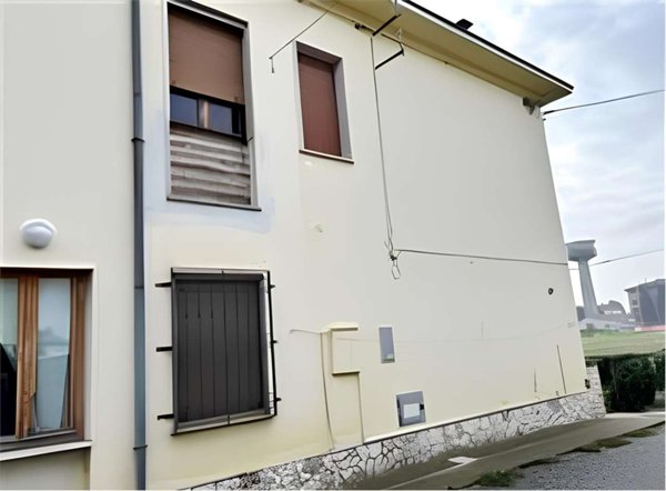 casa indipendente in vendita a Castelvetro Piacentino