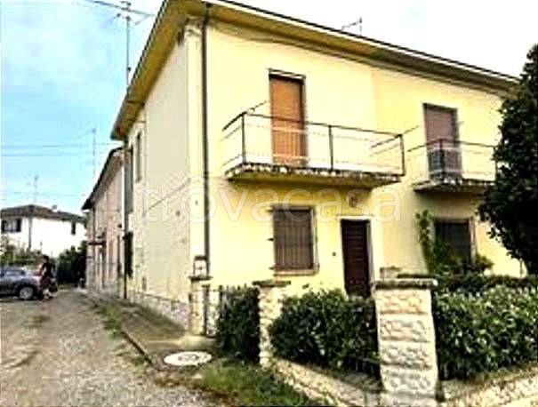 casa indipendente in vendita a Castelvetro Piacentino