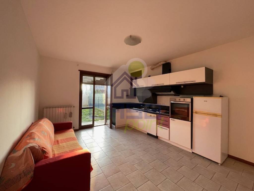 appartamento in vendita a Castelvetro Piacentino in zona Castelvetro