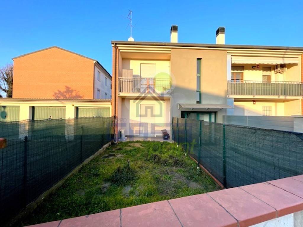 appartamento in vendita a Castelvetro Piacentino in zona Castelvetro