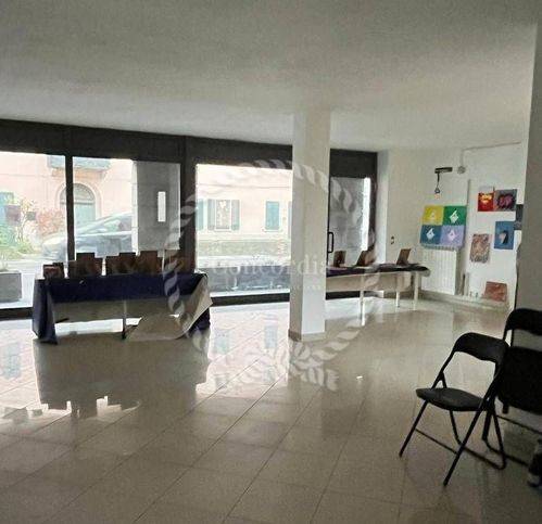 ufficio in vendita a Castelvetro Piacentino