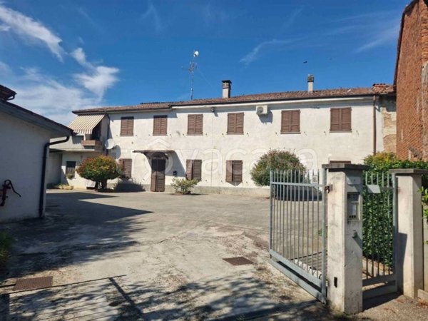 casa indipendente in vendita a Castelvetro Piacentino in zona San Giuliano