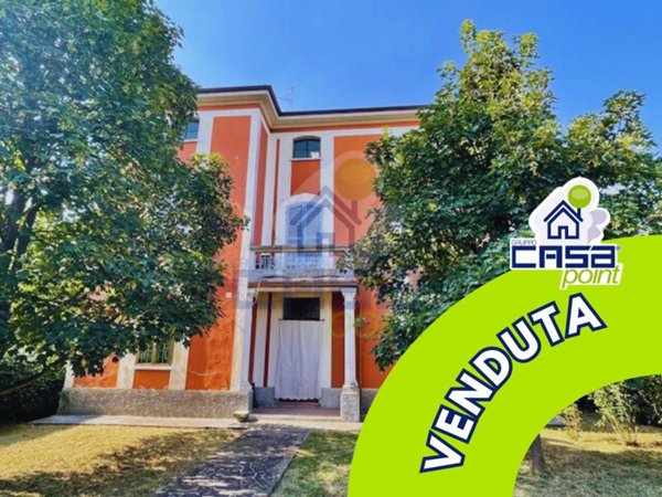 casa indipendente in vendita a Castelvetro Piacentino in zona Castelvetro