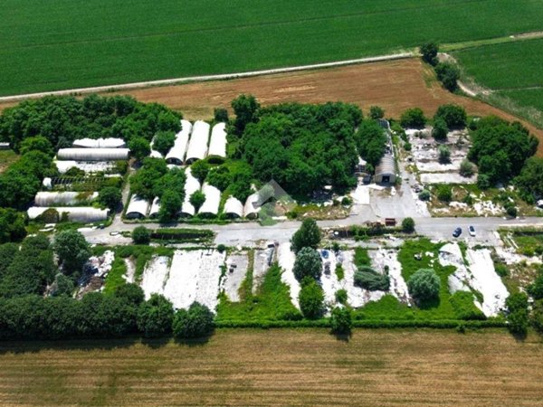 terreno agricolo in vendita a Castelvetro Piacentino