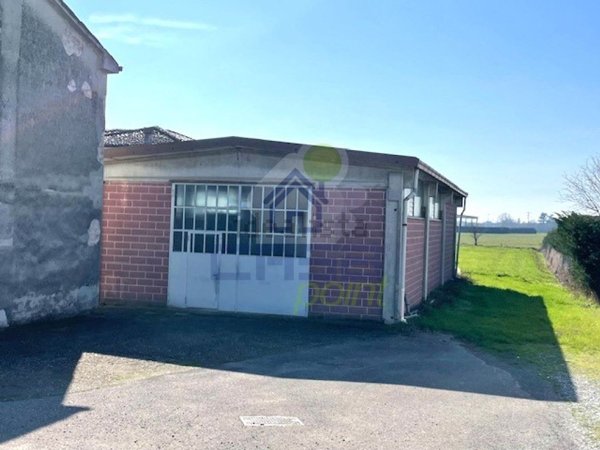 casa indipendente in vendita a Castelvetro Piacentino in zona Castelvetro
