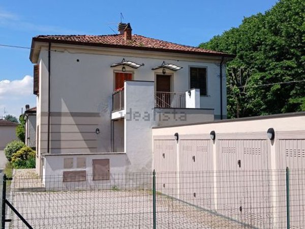 appartamento in vendita a Castelvetro Piacentino in zona Castelvetro