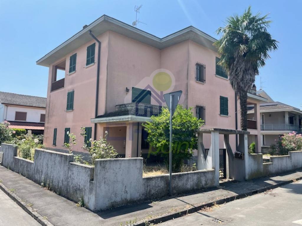 appartamento in vendita a Castelvetro Piacentino in zona San Giuliano