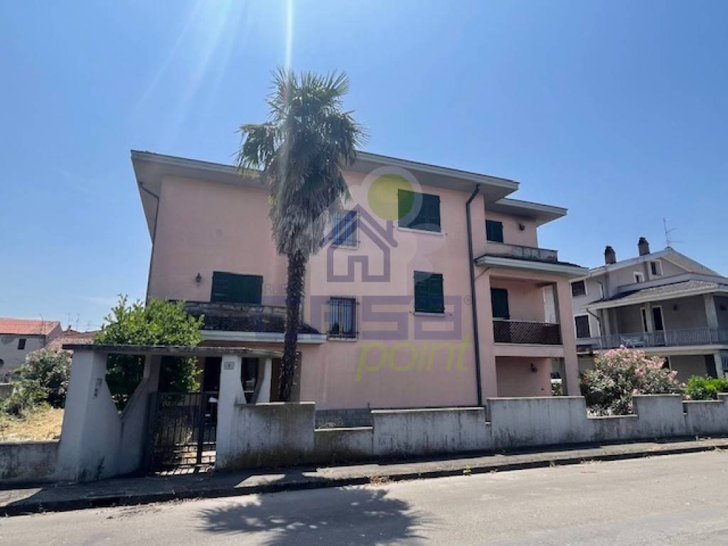 appartamento in vendita a Castelvetro Piacentino in zona San Giuliano