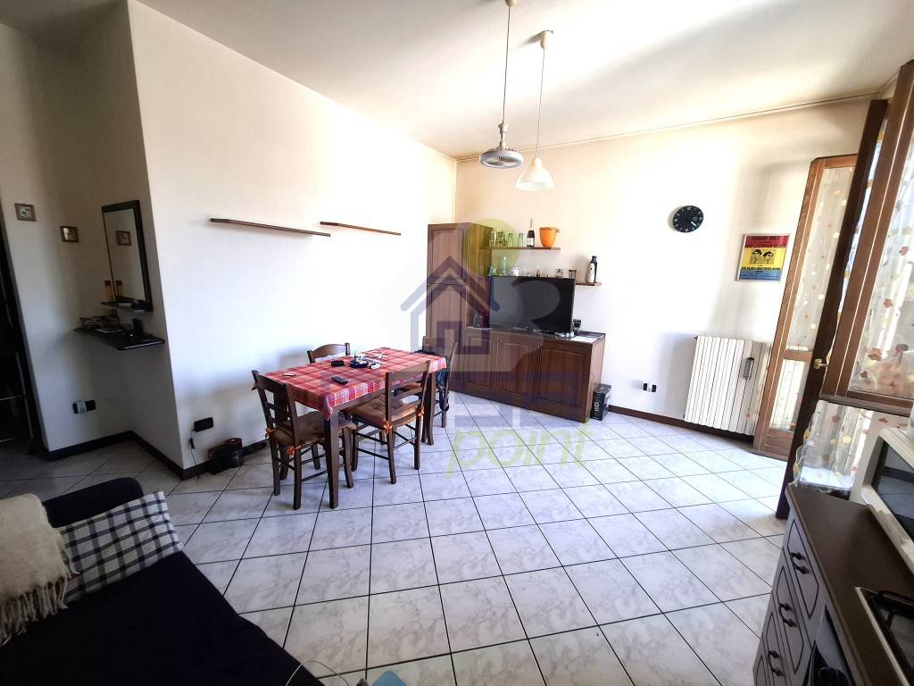 appartamento in vendita a Castelvetro Piacentino in zona Castelvetro