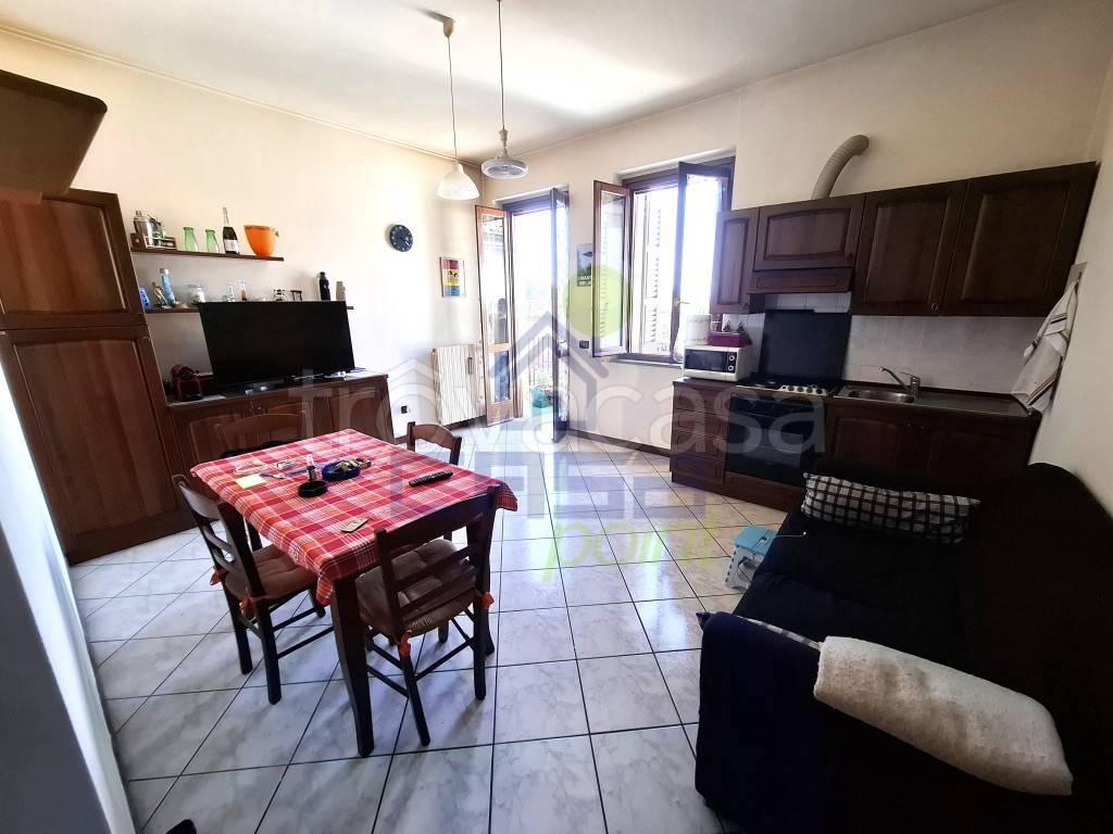 appartamento in vendita a Castelvetro Piacentino in zona Castelvetro