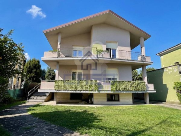 appartamento in vendita a Castelvetro Piacentino in zona Castelvetro