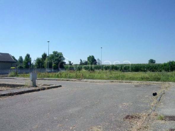 terreno edificabile in vendita a Castelvetro Piacentino in zona San Giuliano