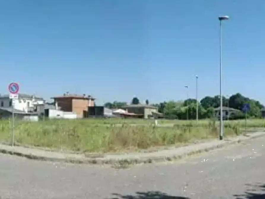 terreno edificabile in vendita a Castelvetro Piacentino in zona San Giuliano