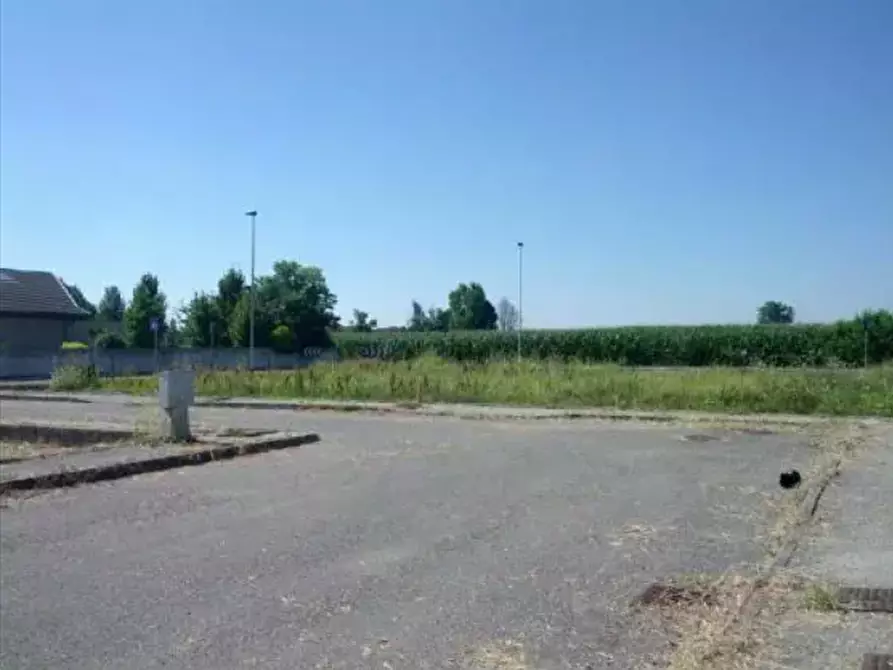 terreno edificabile in vendita a Castelvetro Piacentino in zona San Giuliano