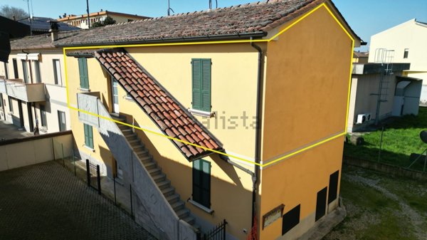 appartamento in vendita a Castelvetro Piacentino in zona Castelvetro