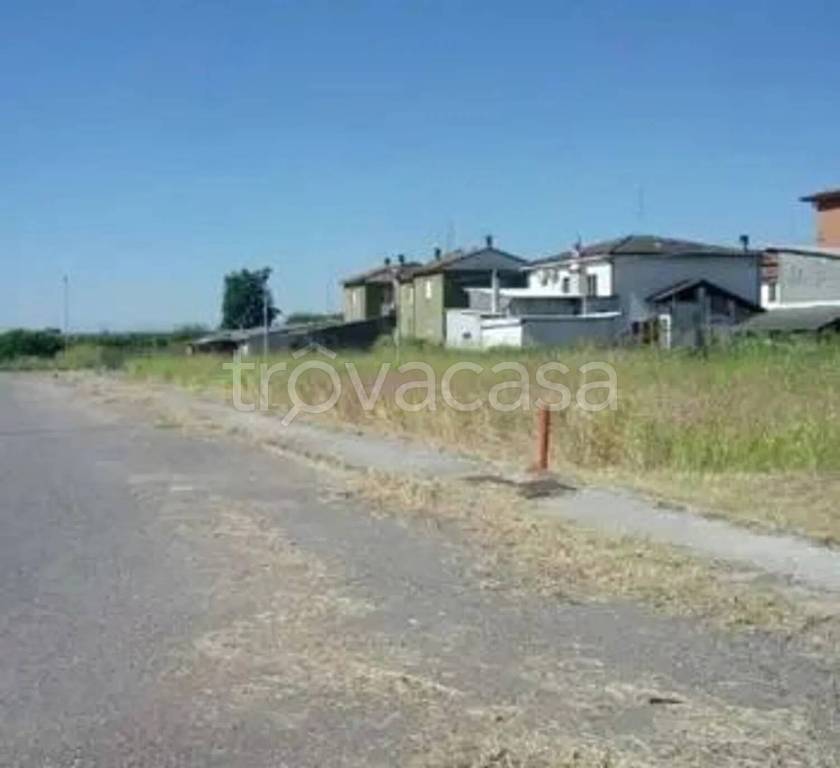 terreno edificabile in vendita a Castelvetro Piacentino in zona San Giuliano