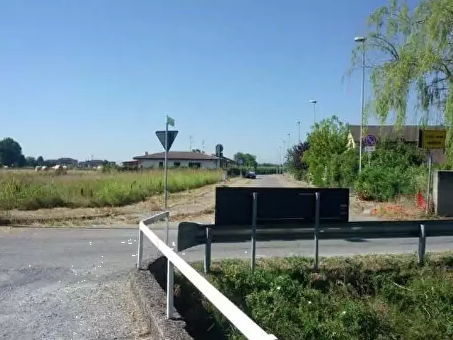 terreno edificabile in vendita a Castelvetro Piacentino