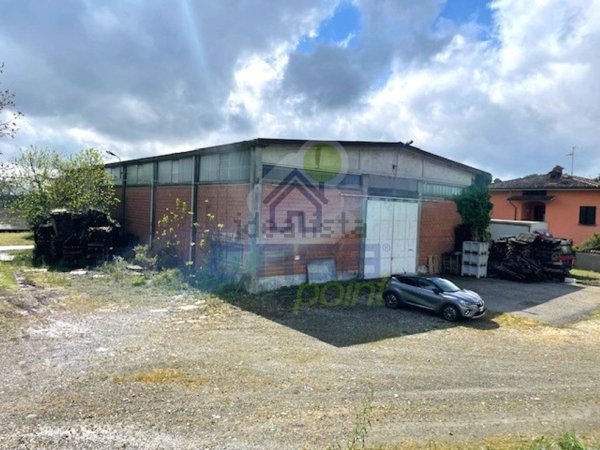 capannone in vendita a Castelvetro Piacentino
