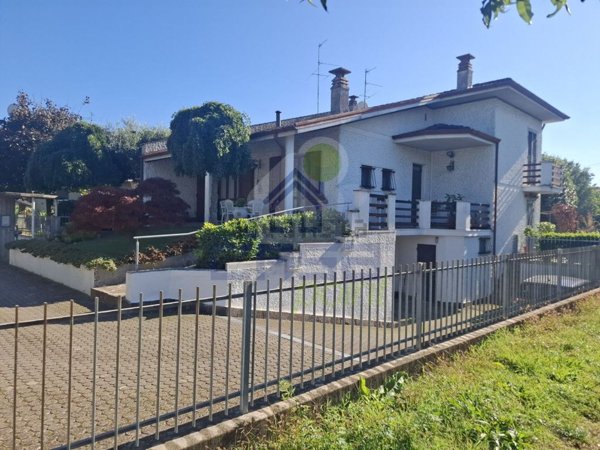 casa indipendente in vendita a Castelvetro Piacentino