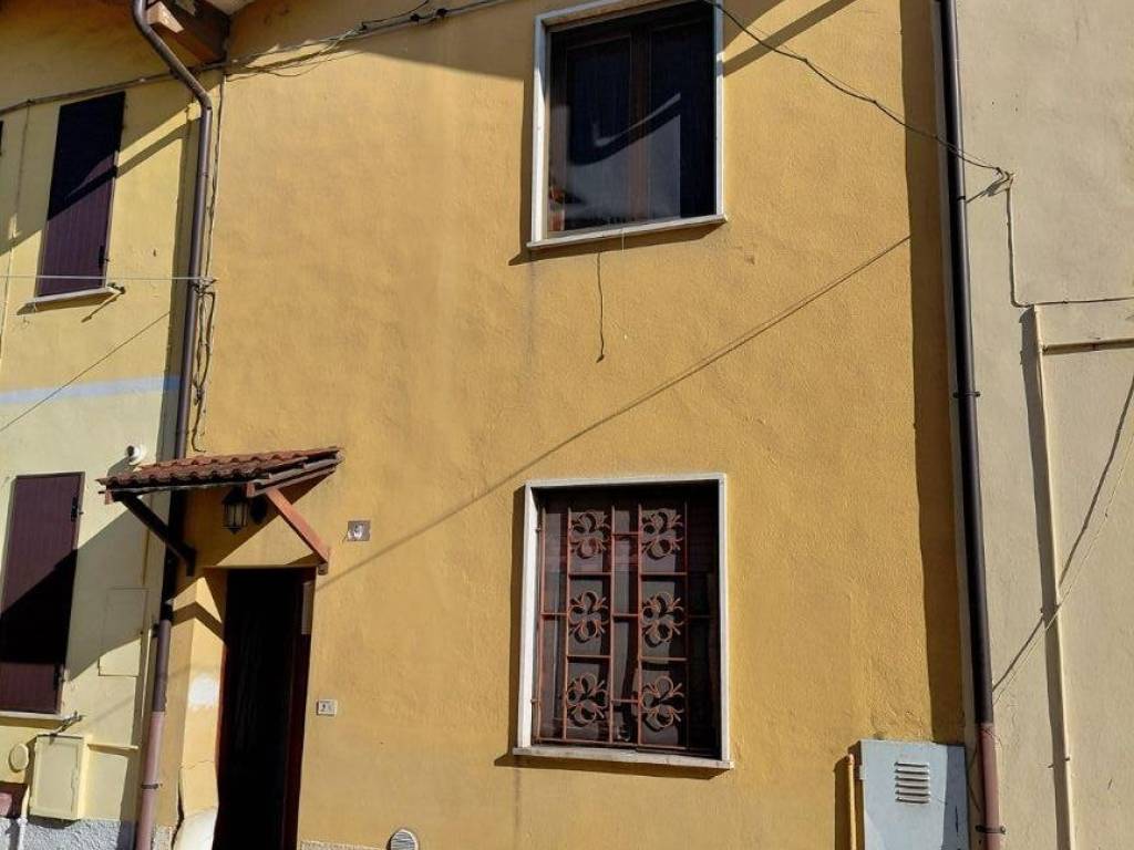 casa indipendente in vendita a Castelvetro Piacentino