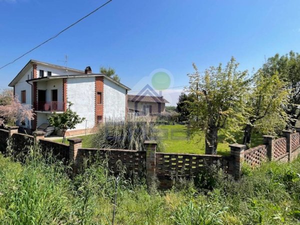 casa indipendente in vendita a Castelvetro Piacentino in zona San Giuliano