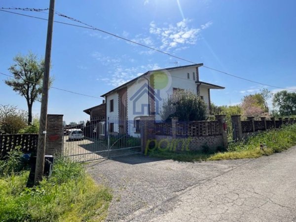 casa indipendente in vendita a Castelvetro Piacentino in zona San Giuliano