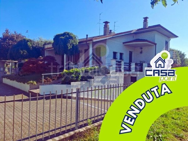casa indipendente in vendita a Castelvetro Piacentino in zona Castelvetro
