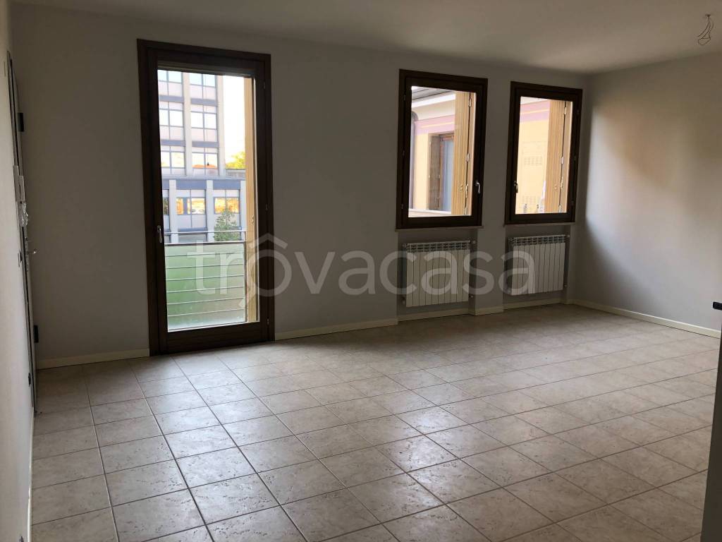 appartamento in vendita a Castelvetro Piacentino in zona Castelvetro