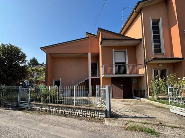 casa indipendente in vendita a Castelvetro Piacentino