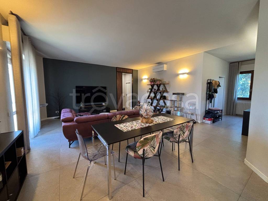 casa indipendente in vendita a Castelvetro Piacentino