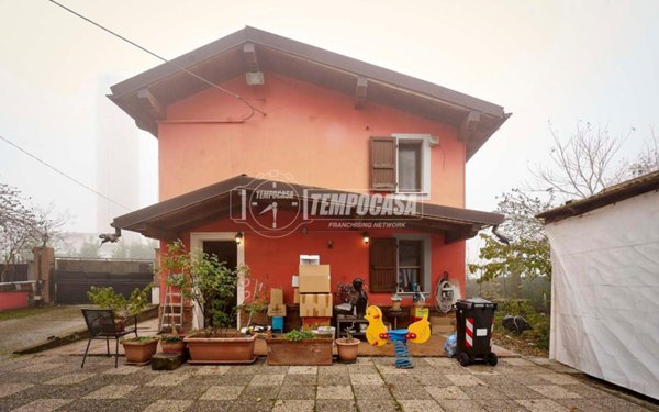 casa indipendente in vendita a Castelvetro Piacentino in zona San Giuliano