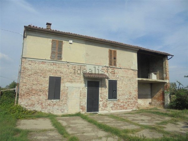 casa indipendente in vendita a Castelvetro Piacentino in zona San Pedretto