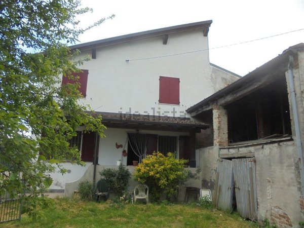casa indipendente in vendita a Castelvetro Piacentino