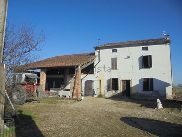 casale in vendita a Castelvetro Piacentino
