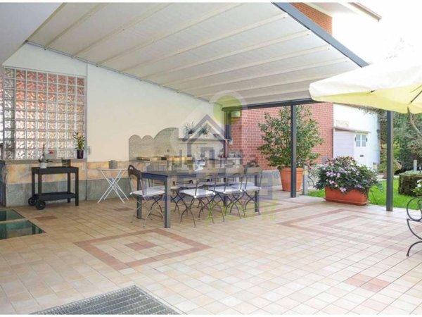 negozio in vendita a Castelvetro Piacentino