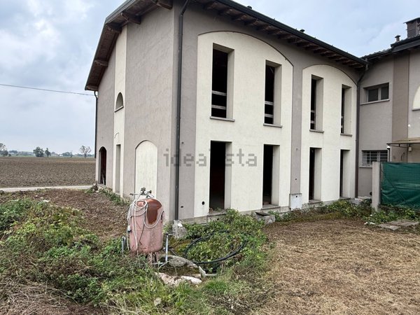 casa indipendente in vendita a Castelvetro Piacentino