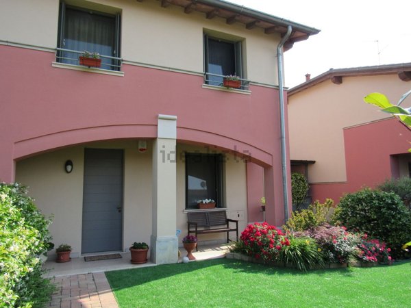 casa indipendente in vendita a Castelvetro Piacentino