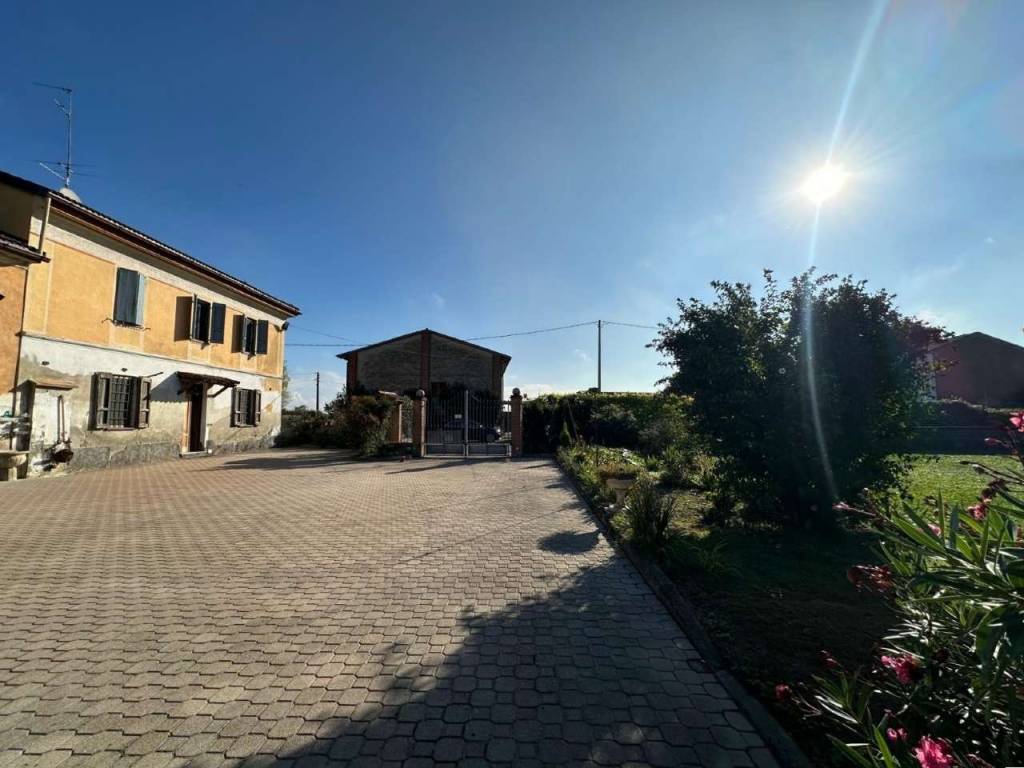 casa indipendente in vendita a Castelvetro Piacentino