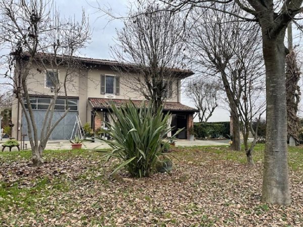 casa indipendente in vendita a Castelvetro Piacentino