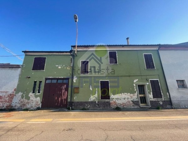 casa indipendente in vendita a Castelvetro Piacentino in zona Castelvetro