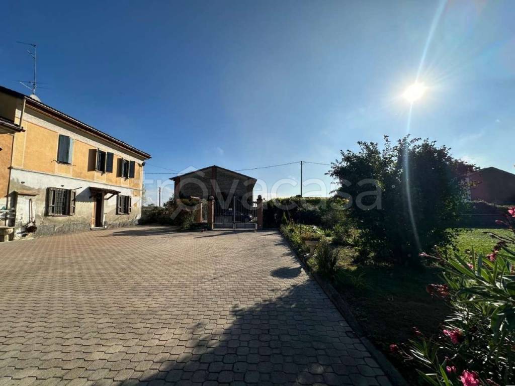 casa indipendente in vendita a Castelvetro Piacentino