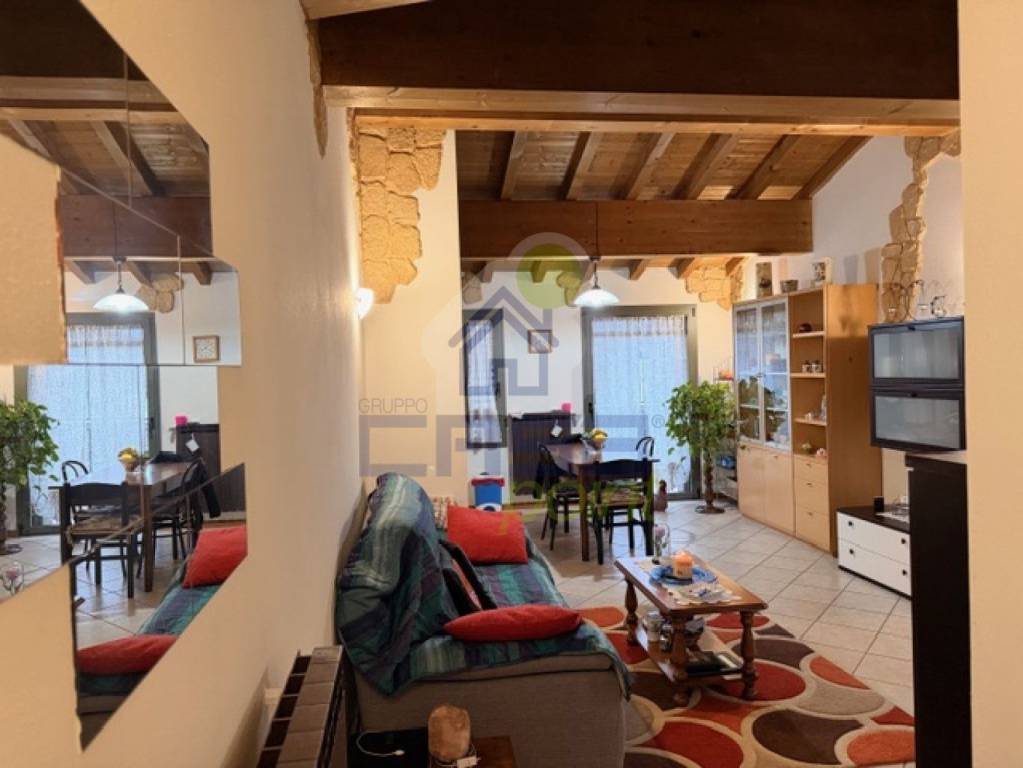 appartamento in vendita a Castelvetro Piacentino in zona Castelvetro