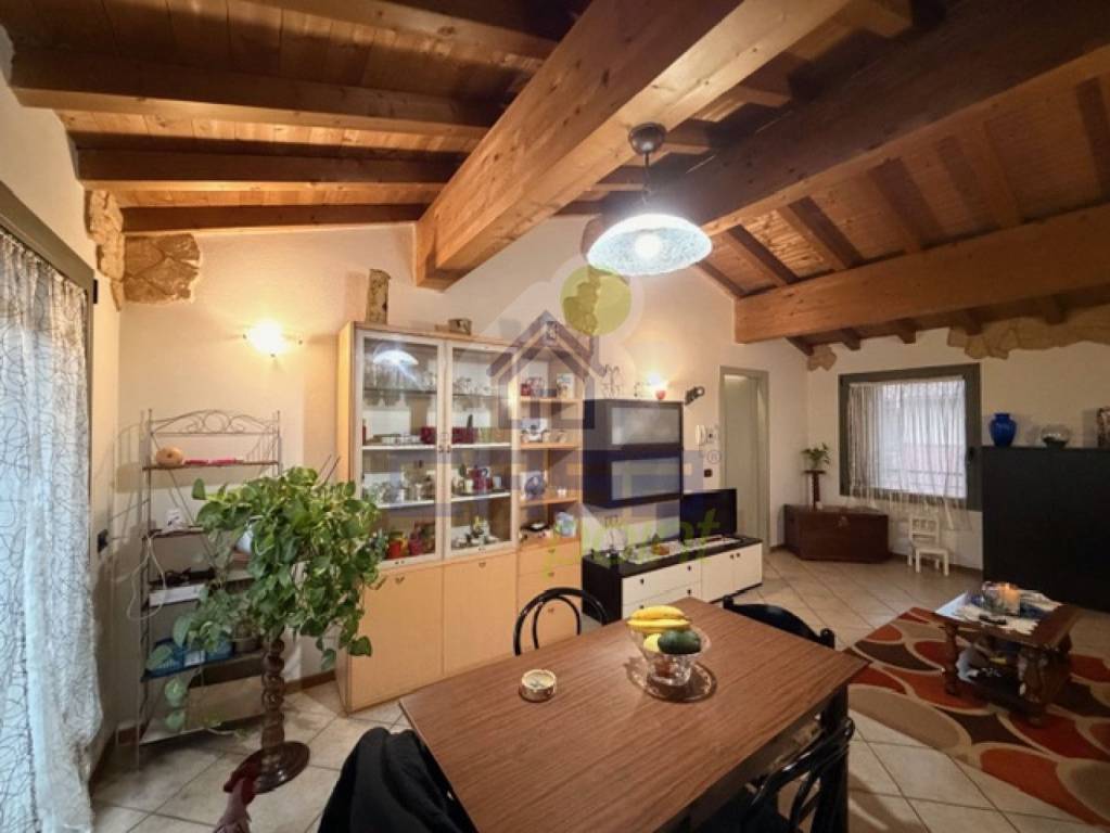appartamento in vendita a Castelvetro Piacentino in zona Castelvetro