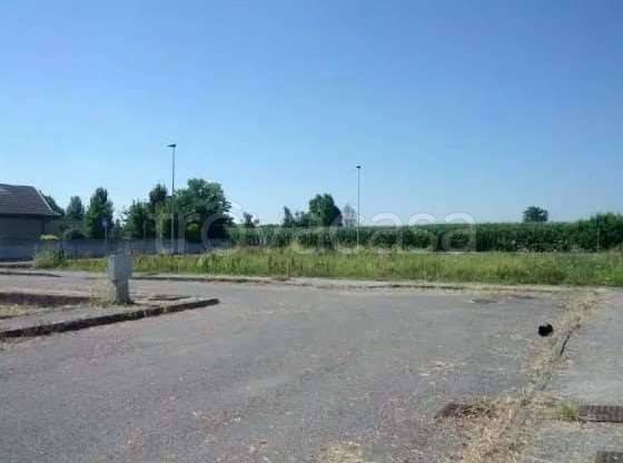 terreno edificabile in vendita a Castelvetro Piacentino in zona San Giuliano