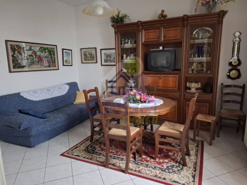 appartamento in vendita a Castelvetro Piacentino in zona Castelvetro