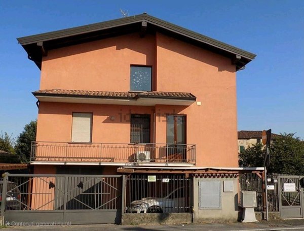casa indipendente in vendita a Castelvetro Piacentino