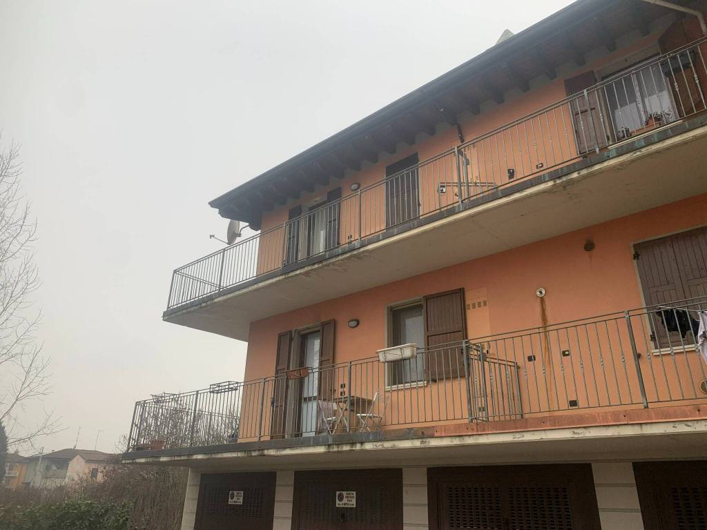 appartamento in vendita a Castelvetro Piacentino in zona Castelvetro