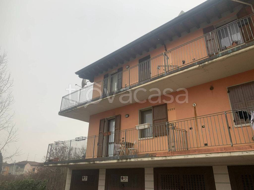 appartamento in vendita a Castelvetro Piacentino in zona Castelvetro