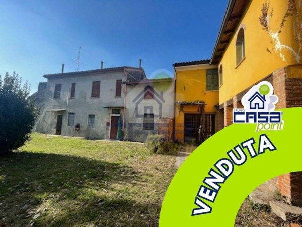 casa indipendente in vendita a Castelvetro Piacentino in zona Castelvetro